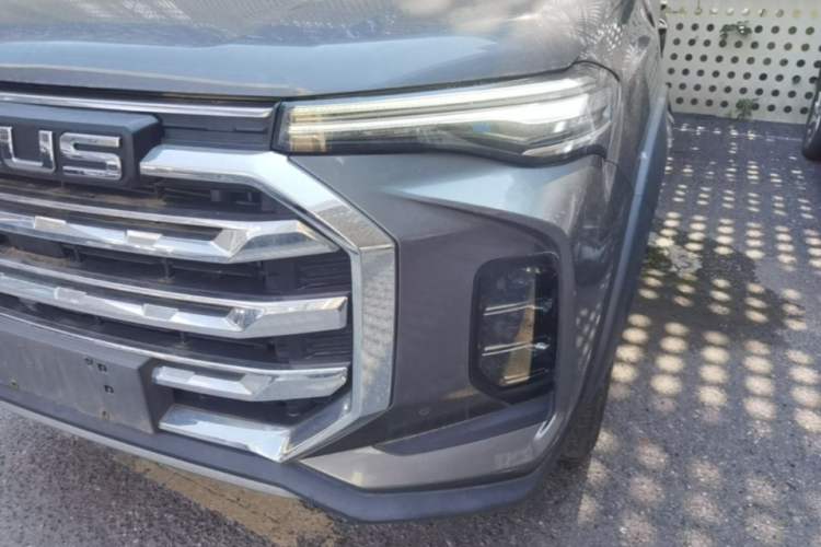Used SAIC MAXUS T90 2021 2.0T Twin-Turbo Automatic Two-Wheel Drive High-Ride Luxury Standard Cab Left Front Headlight