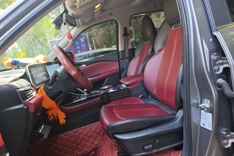 Used SAIC MAXUS T90 2021 2.0T Twin-Turbo Automatic All-Wheel Drive High-Ride Luxury Extended-Size Version Left Front Seat