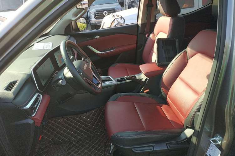 Used SAIC MAXUS T90 2021 2.0T Single-Turbo Automatic All-Wheel Drive High-Ride Elite Version with Extended Cargo Bed Left Front Seat