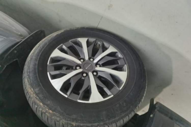 Used SAIC MAXUS T90 2021 2.0T Twin-Turbo Automatic Two-Wheel Drive High-Ride Comfort Edition Standard Cab Left Front Wheel Hub