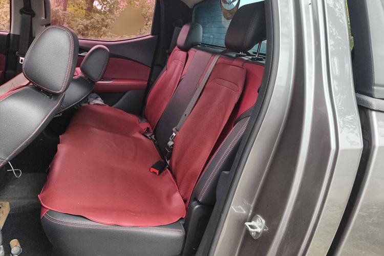 Used SAIC MAXUS T90 2021 2.0T Single-Turbo Automatic All-Wheel Drive High-Ride Elite Version with Extended Cargo Bed Left Rear Seat