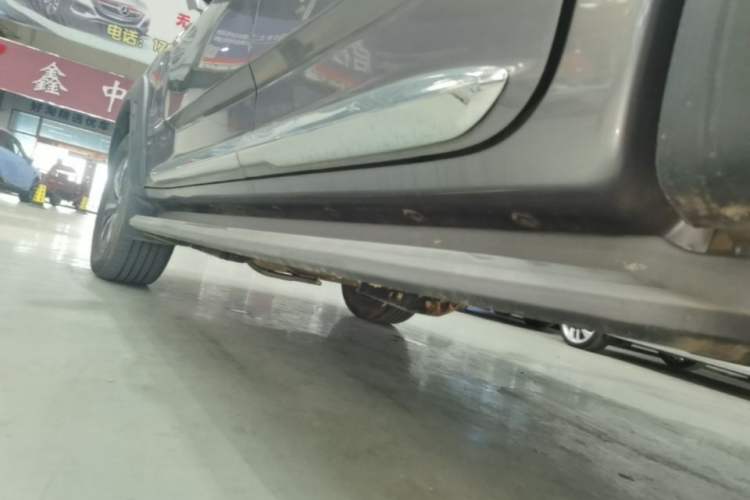 Used SAIC MAXUS T90 2021 2.0T Twin-Turbo Automatic Two-Wheel Drive High-Ride Comfort Edition Standard Cab Left Side Sill