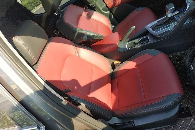 Used SAIC MAXUS T90 2021 2.0T Single-Turbo Automatic All-Wheel Drive High-Ride Elite Version with Extended Cargo Bed Right Front Seat