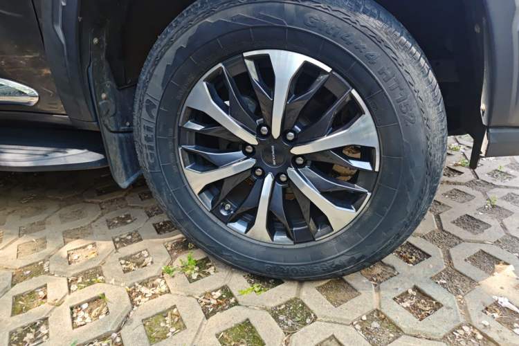 Used SAIC MAXUS T90 2021 2.0T Twin-Turbo Automatic All-Wheel Drive High-Ride Luxury Extended-Size Version Right Front Wheel Hub