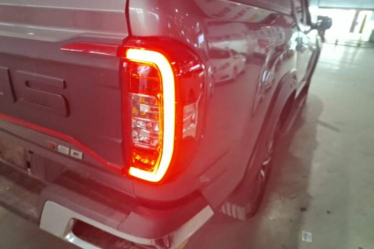 Used SAIC MAXUS T90 2021 2.0T Twin-Turbo Automatic Two-Wheel Drive High-Ride Comfort Edition Standard Cab Right Rear Taillight