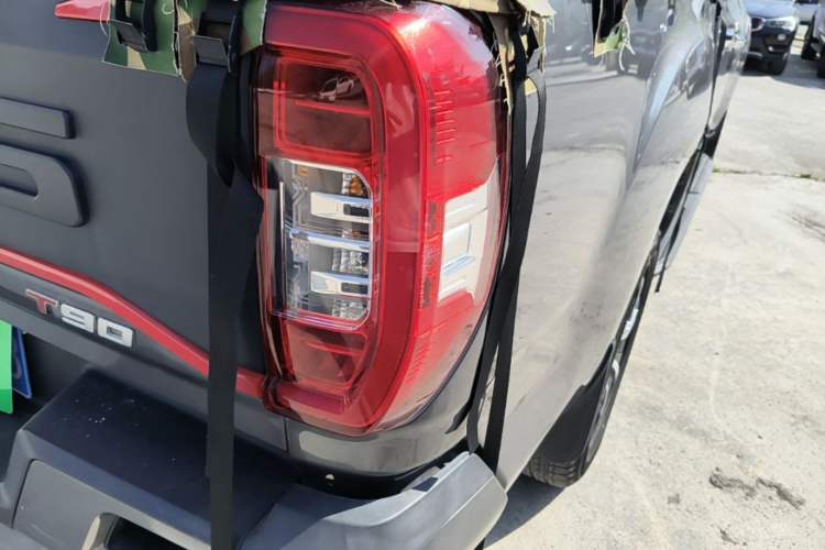 Used SAIC MAXUS T90 2021 2.0T Single-Turbo Manual Transmission Two-Wheel Drive High Ground Clearance Comfort Edition Standard Box Right Rear Taillight
