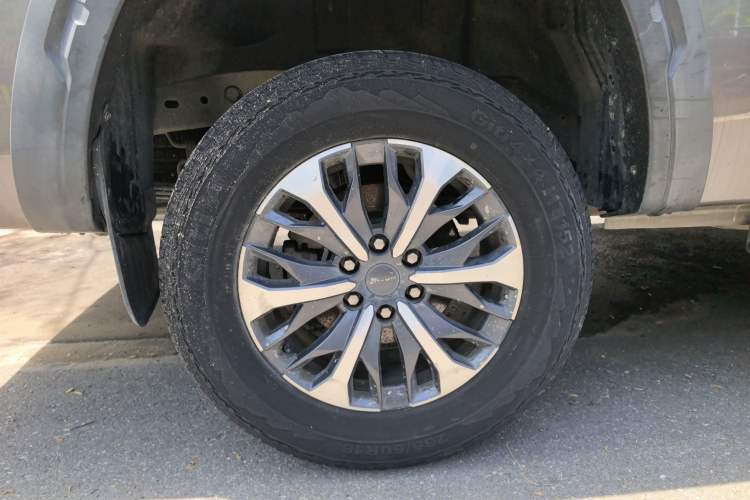 Used SAIC MAXUS T90 2021 2.0T Twin-Turbo Automatic All-Wheel Drive High-Ride Comfort Edition with Extended Cargo Space Right Rear Wheel Hub