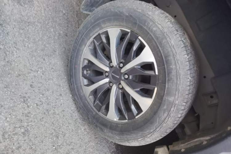 Used SAIC MAXUS T90 2021 2.0T Twin-Turbo Automatic Two-Wheel Drive High-Ride Luxury Standard Cab Right Rear Wheel Hub
