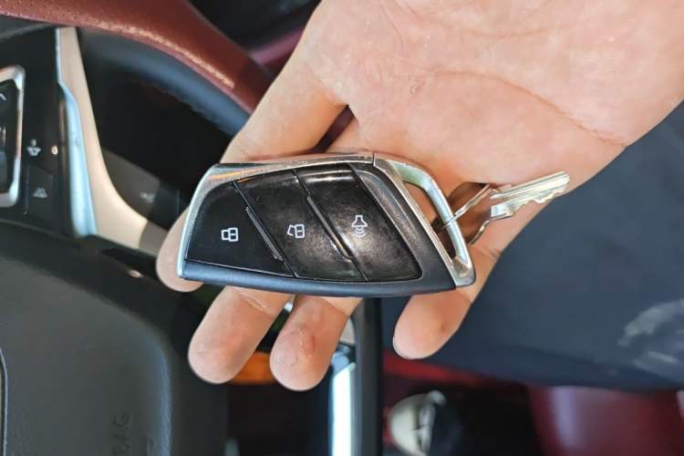 Used SAIC MAXUS T90 2021 2.0T Twin-Turbo Automatic All-Wheel Drive High-Ride Luxury Extended-Size Version Vehicle Key