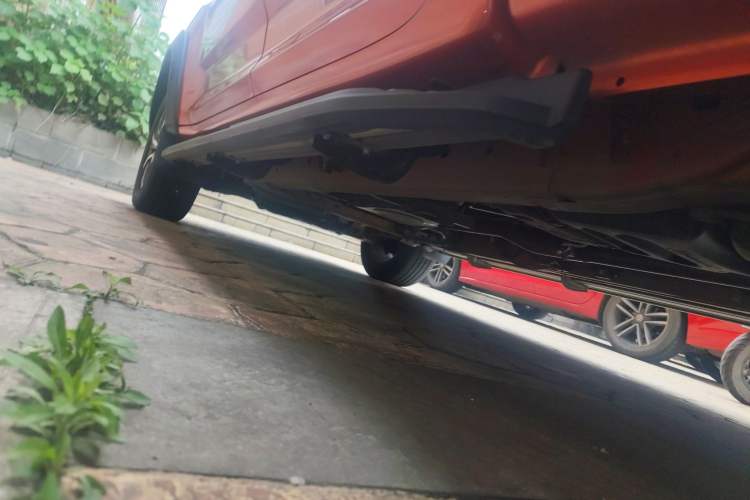 Used SAIC MAXUS T90 2021 2.0T Single-Turbo Automatic Two-Wheel Drive High-Ride Comfort Plus Long-Box Version Chassis Rear Left