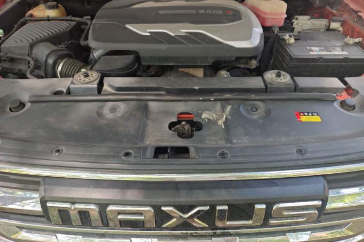 Used SAIC MAXUS T90 2021 2.0T Twin-Turbo Automatic All-Wheel Drive High-Ride Luxury Standard Cab Engine Bay