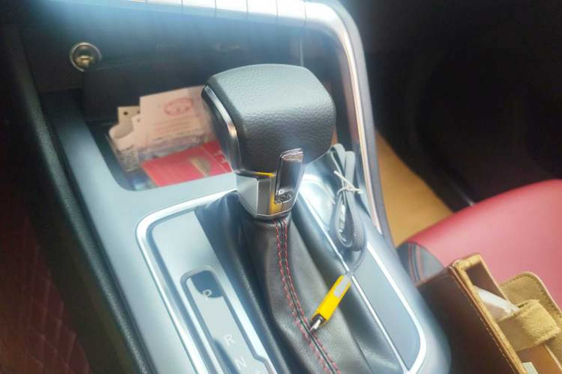 Used SAIC MAXUS T90 2021 2.0T Single-Turbo Automatic Two-Wheel Drive High-Ride Comfort Plus Long-Box Version Gear Lever