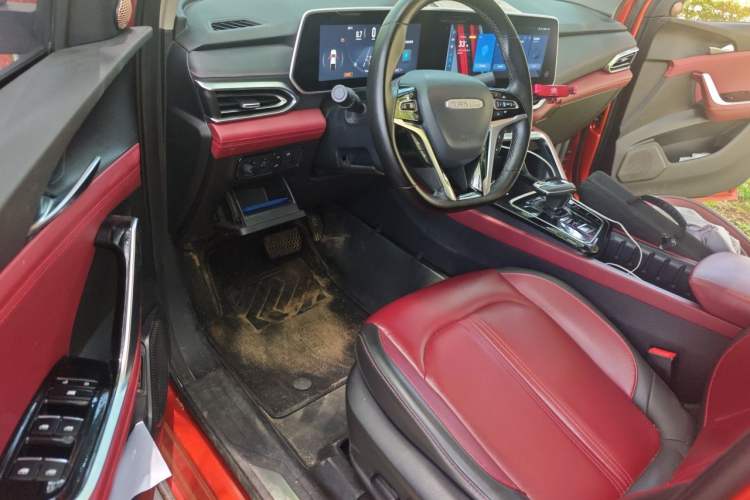 Used SAIC MAXUS T90 2021 2.0T Twin-Turbo Automatic All-Wheel Drive High-Ride Luxury Standard Cab Interior 3