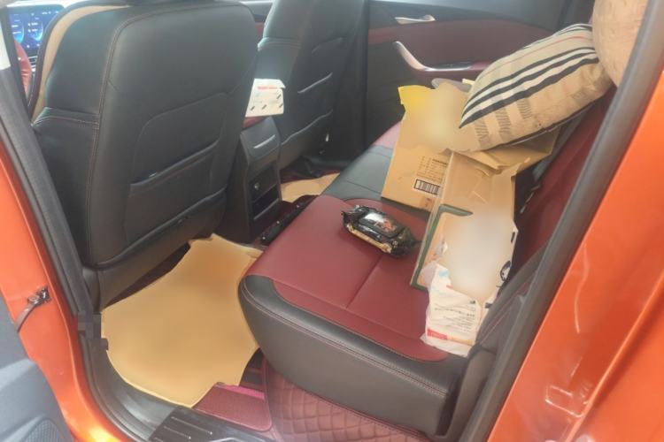 Used SAIC MAXUS T90 2021 2.0T Single-Turbo Automatic Two-Wheel Drive High-Ride Comfort Plus Long-Box Version Left Rear Seat