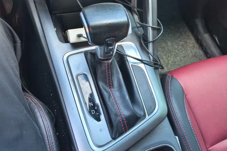 Used SAIC MAXUS T90 2021 2.0T Single-Turbo Automatic Two-Wheel Drive High-Ride Elite Version with Extended Cabin Gear Lever