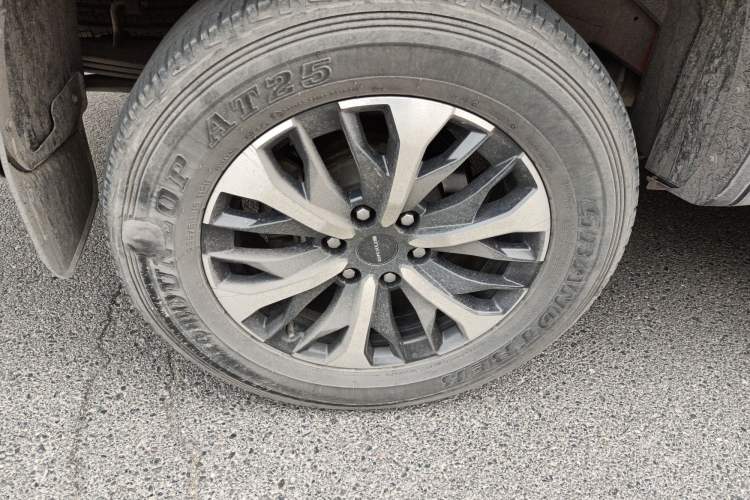 Used SAIC MAXUS T90 2021 2.0T Single-Turbo Automatic All-Wheel Drive High Ground Clearance Comfort-Style Extended Cabin Right Front Wheel Hub