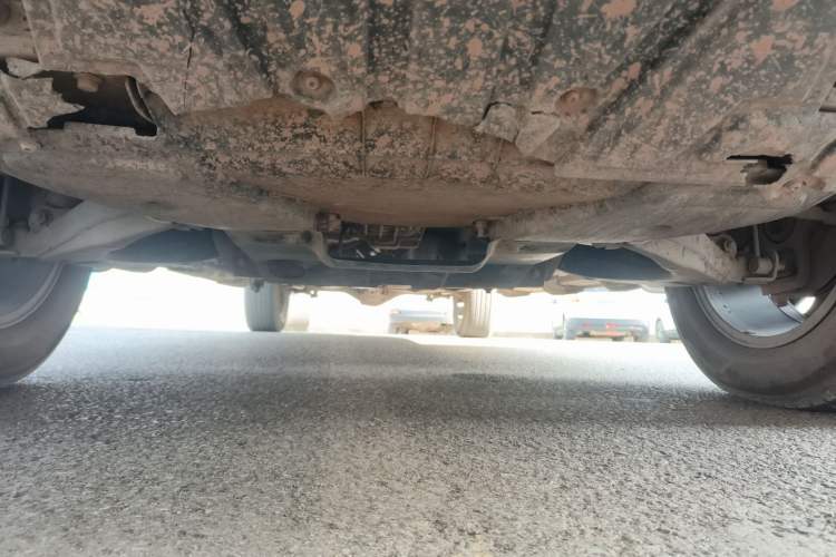 Used SAIC MAXUS T90 2021 2.0T Single-Turbo Manual Transmission Two-Wheel Drive High Ground Clearance Comfortable Version with Extended Cargo Box Chassis Front