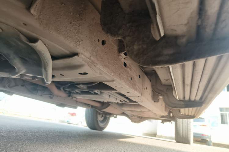Used SAIC MAXUS T90 2021 2.0T Single-Turbo Manual Transmission Two-Wheel Drive High Ground Clearance Comfortable Version with Extended Cargo Box Chassis Front Left