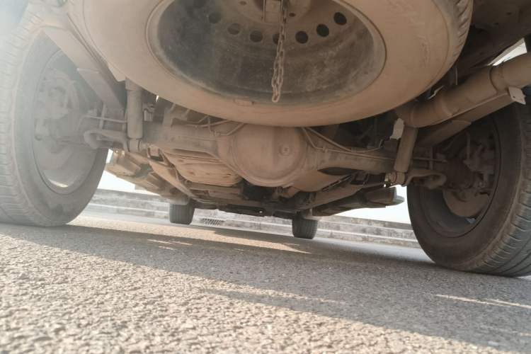 Used SAIC MAXUS T90 2021 2.0T Single-Turbo Manual Transmission Two-Wheel Drive High Ground Clearance Comfortable Version with Extended Cargo Box Chassis Rear