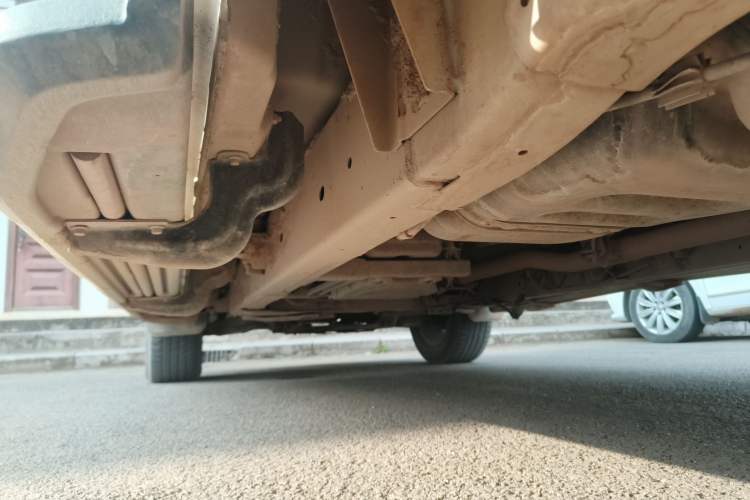 Used SAIC MAXUS T90 2021 2.0T Single-Turbo Manual Transmission Two-Wheel Drive High Ground Clearance Comfortable Version with Extended Cargo Box Chassis Rear Left