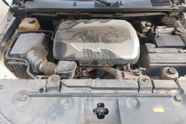 Used SAIC MAXUS T90 2021 2.0T Single-Turbo Manual Transmission Two-Wheel Drive High Ground Clearance Comfortable Version with Extended Cargo Box Engine Bay