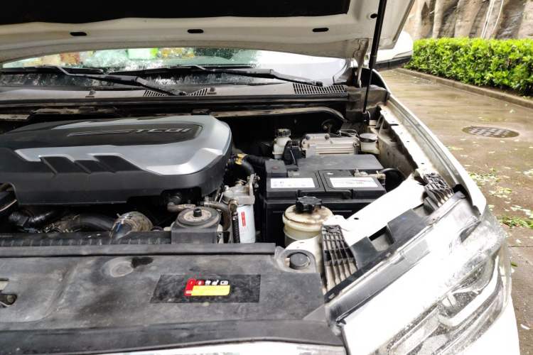 Used SAIC MAXUS T90  Engine Bay Left