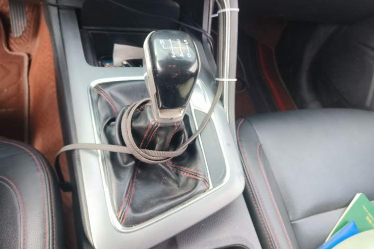 Used SAIC MAXUS T90 2021 2.0T Single-Turbo Manual Transmission Two-Wheel Drive High Ground Clearance Comfortable Version with Extended Cargo Box Gear Lever