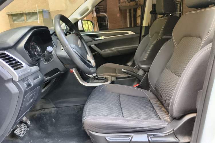 Used SAIC MAXUS T90 2021 2.0T Single-Turbo Automatic Two-Wheel Drive High-Ride Comfort Edition Standard Cab Left Front Seat