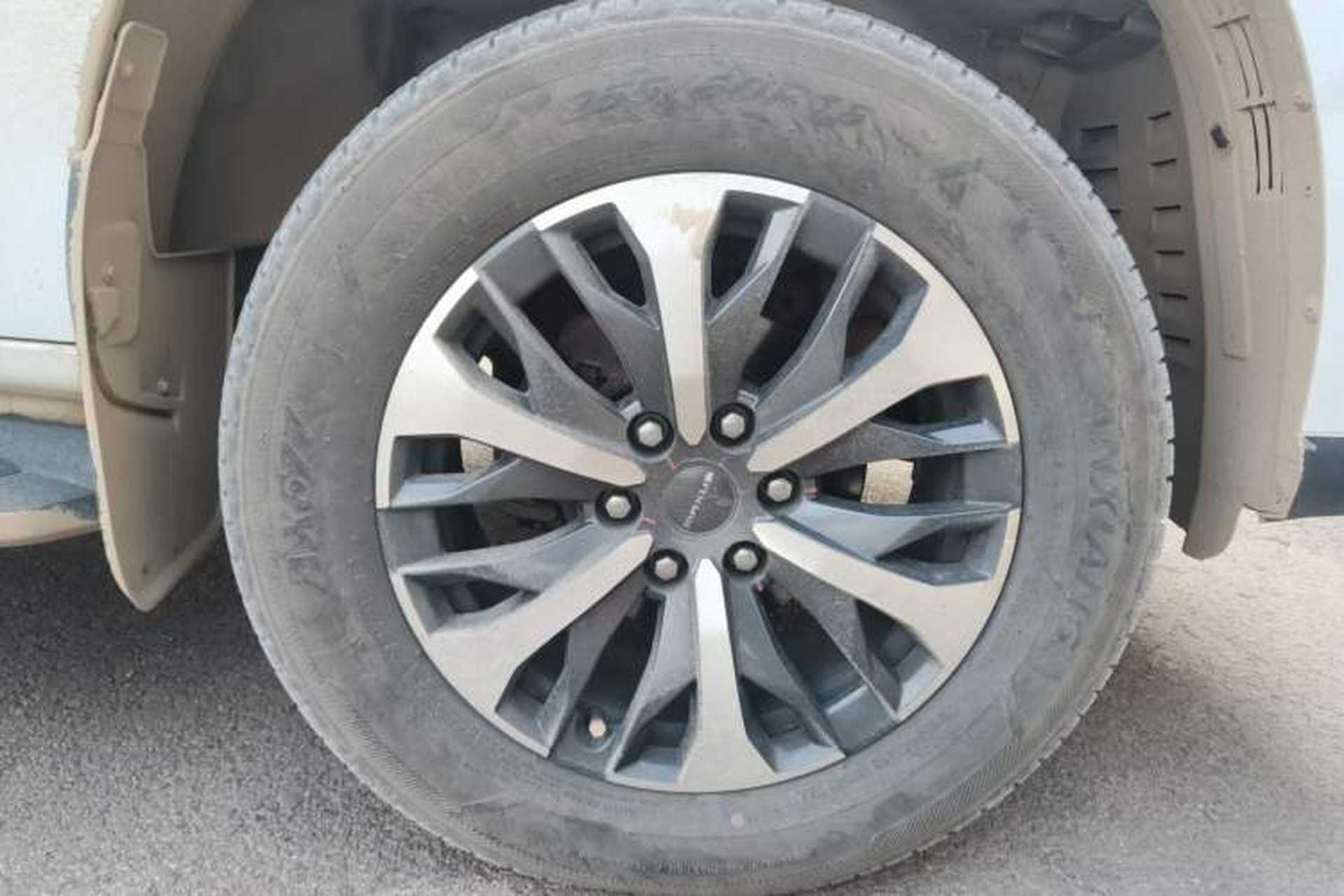 Used SAIC MAXUS T90 2021 2.0T Single-Turbo Manual Transmission Two-Wheel Drive High Ground Clearance Comfortable Version with Extended Cargo Box Right Front Wheel Hub