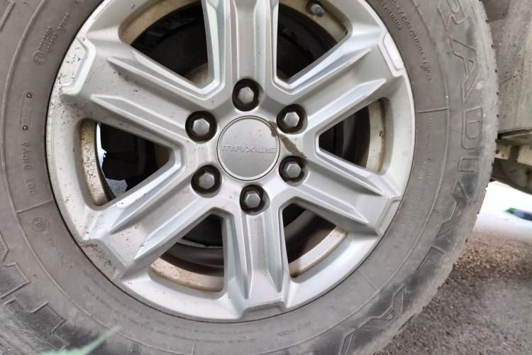 Used SAIC MAXUS T90 2021 2.0T Single-Turbo Automatic Two-Wheel Drive High-Ride Comfort Edition Standard Cab Right Front Wheel Hub