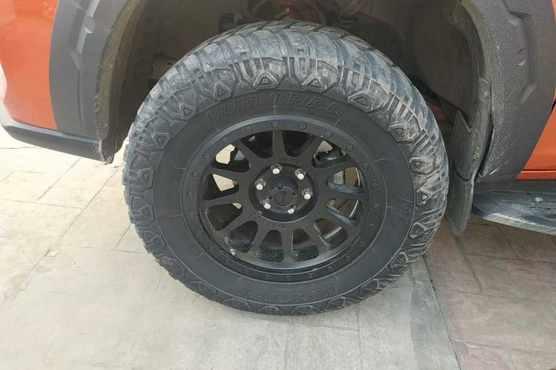 Used SAIC MAXUS T90 2021 2.0T Twin-Turbo Automatic All-Wheel Drive High-Ride Luxury Standard Cab Left Front Wheel Hub