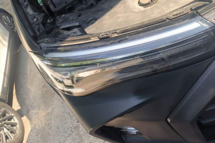 Used SAIC MAXUS T90  Right Front Headlight