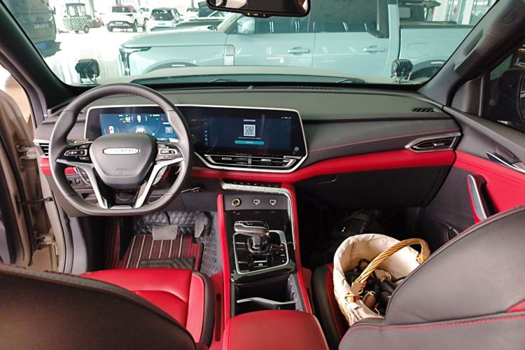 Used SAIC MAXUS T90 2022 2.0T Diesel Automatic 4x4 SAIC Bull—Demon Standard Cab Center Console