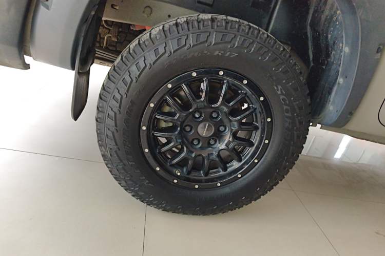 Used SAIC MAXUS T90 2022 2.0T Diesel Automatic 4x4 SAIC Bull—Demon Standard Cab Exterior 5