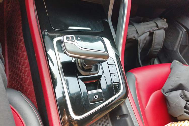 Used SAIC MAXUS T90 2022 2.0T Diesel Automatic 4x4 SAIC Bull—Demon Standard Cab Gear Lever