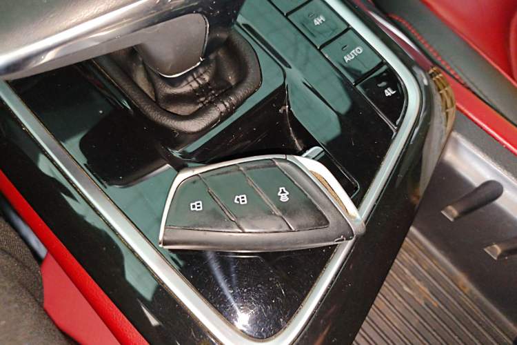 Used SAIC MAXUS T90 2022 2.0T Diesel Automatic 4x4 SAIC Bull—Demon Standard Cab Interior 1
