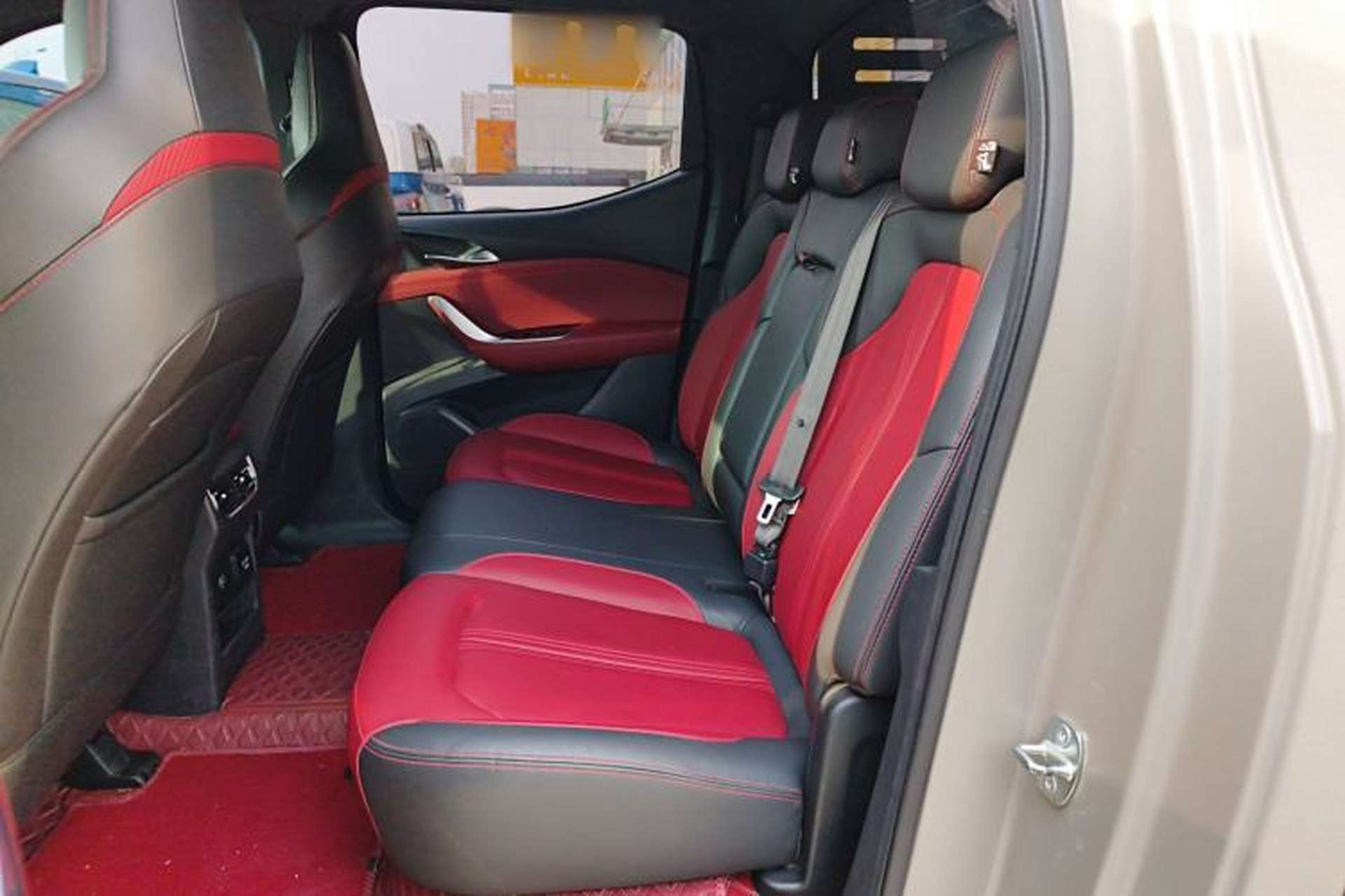 Used SAIC MAXUS T90 2022 2.0T Diesel Automatic 4x4 SAIC Bull—Demon Standard Cab Left Rear Seat
