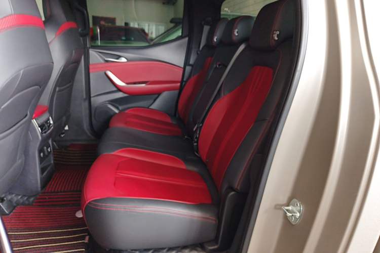 Used SAIC MAXUS T90 2022 2.0T Diesel Automatic 4x4 SAIC Bull—Demon Standard Cab Left Rear Seat