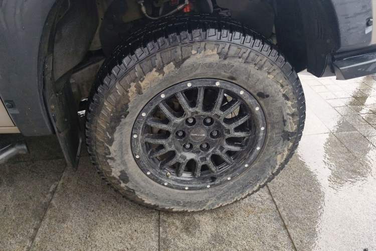 Used SAIC MAXUS T90 2022 2.0T Diesel Automatic 4x4 SAIC Bull—Demon Standard Cab Right Front Wheel Hub