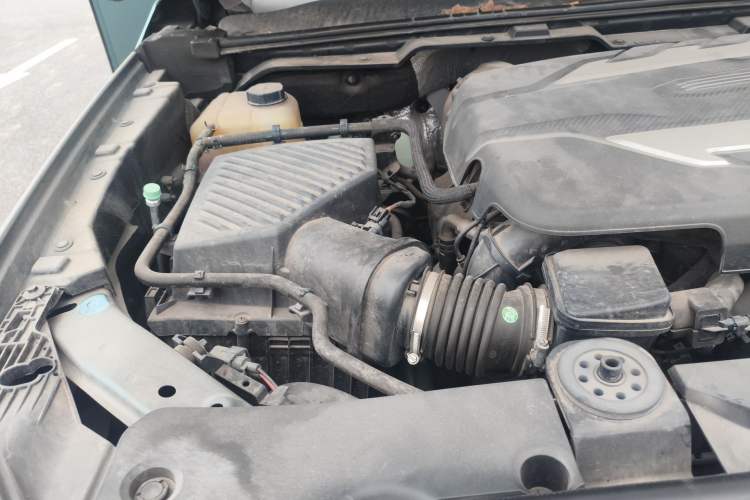 Used SAIC MAXUS T90 RV 2022 2.0T Explorer T90 Zongheng Hao Yue White Engine Bay Right