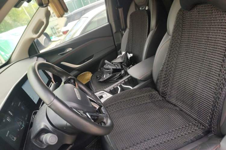 Used SAIC MAXUS T90 RV 2022 2.0T Explorer T90 All-Terrain Green Left Front Seat
