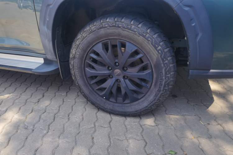 Used SAIC MAXUS T90 RV 2022 2.0T Explorer T90 All-Terrain Green Right Front Wheel Hub