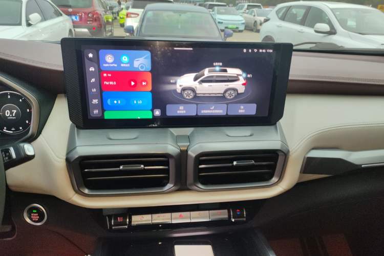 Used SAIC MAXUS Territory 2023 2.0T All-Out Flagship Version 6 Seats Audio And AC Panel