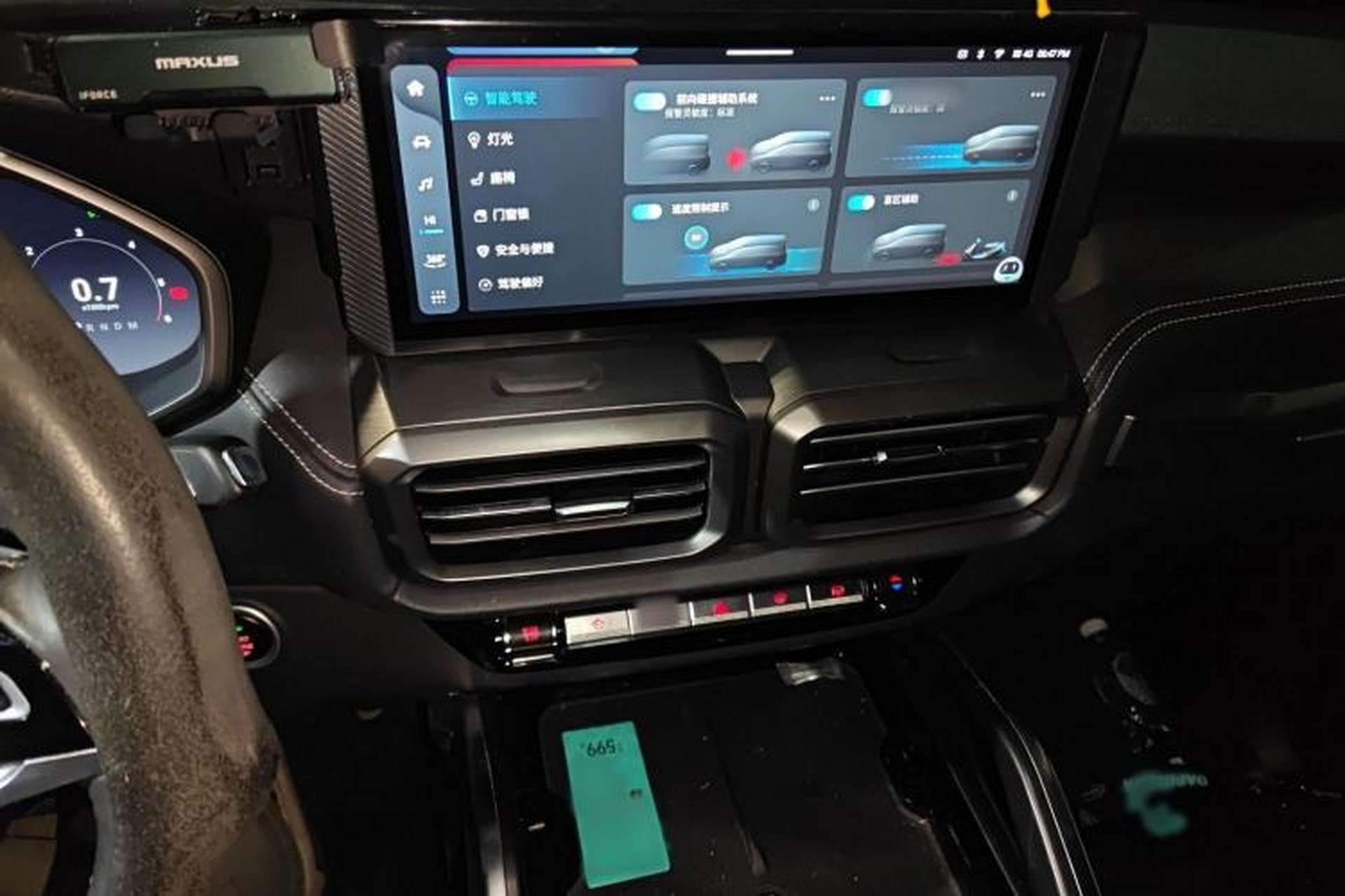 Used SAIC MAXUS Territory 2023 2.0T Cross-Country Flagship Edition 6 Seats Audio And AC Panel