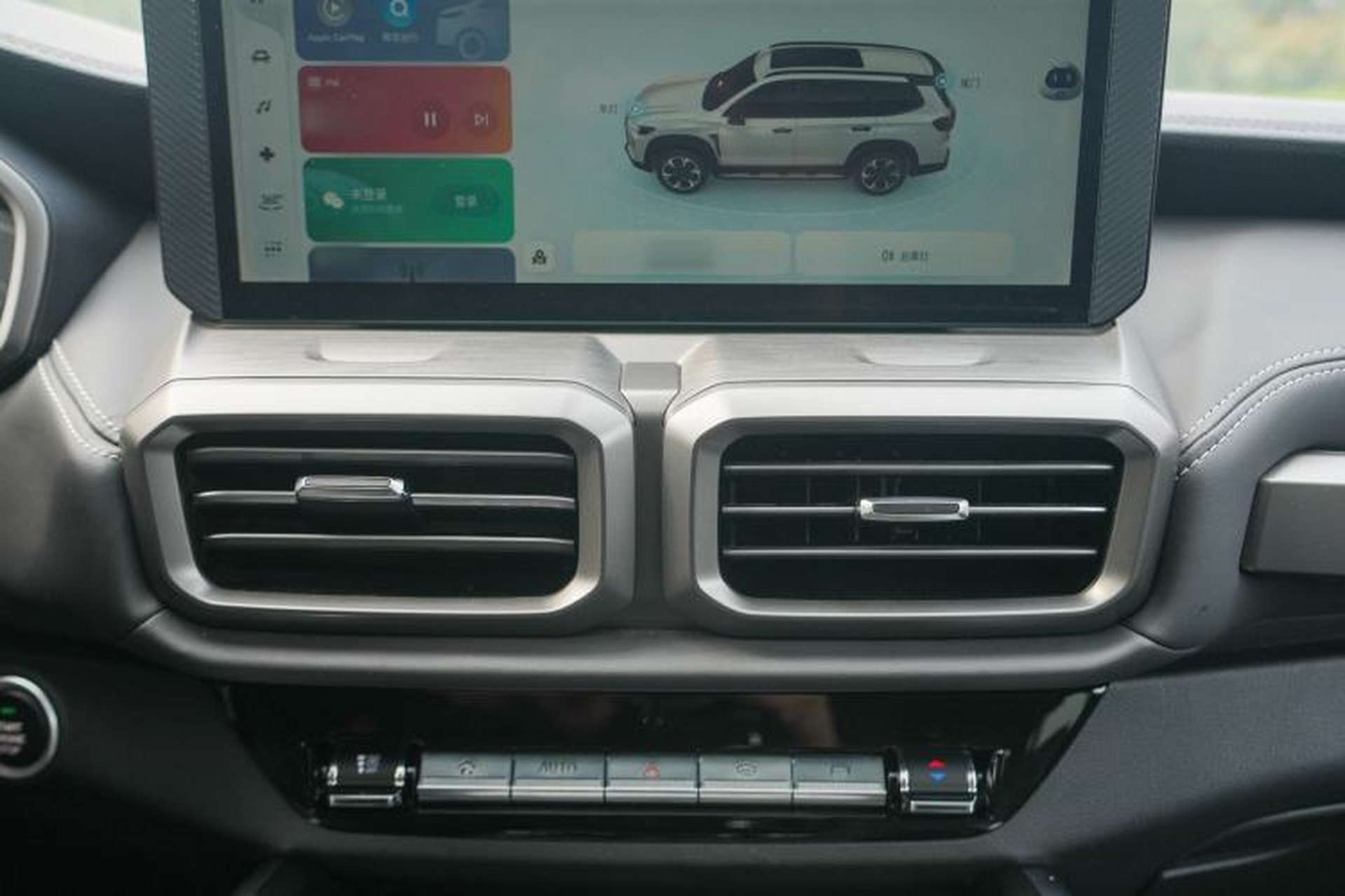 Used SAIC MAXUS Territory 2023 2.0T Cross-Country Luxury Edition 7 Seats Audio And AC Panel