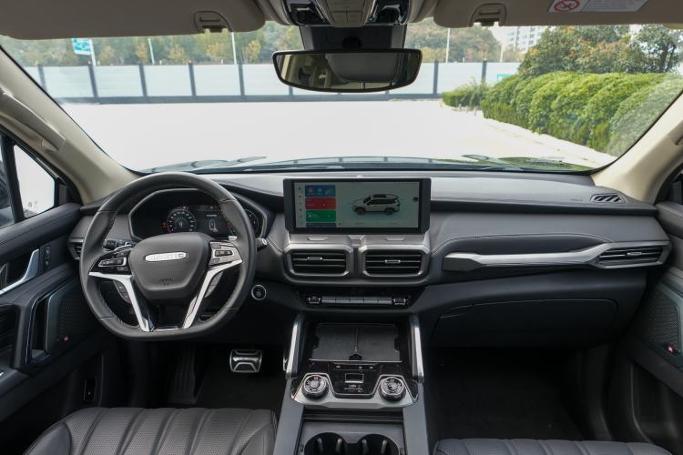 Used SAIC MAXUS Territory 2023 2.0T Cross-Country Luxury Edition 7 Seats Center Console