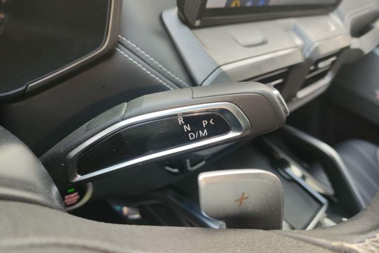 Used SAIC MAXUS Territory 2023 2.0T Cross-Country Luxury Edition 6 Seats Gear Lever