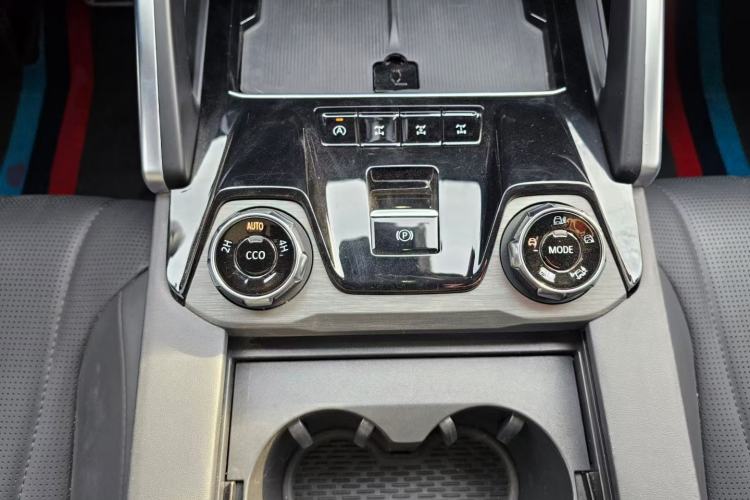 Used SAIC MAXUS Territory 2023 2.0T Cross-Country Luxury Edition 6 Seats Interior 2