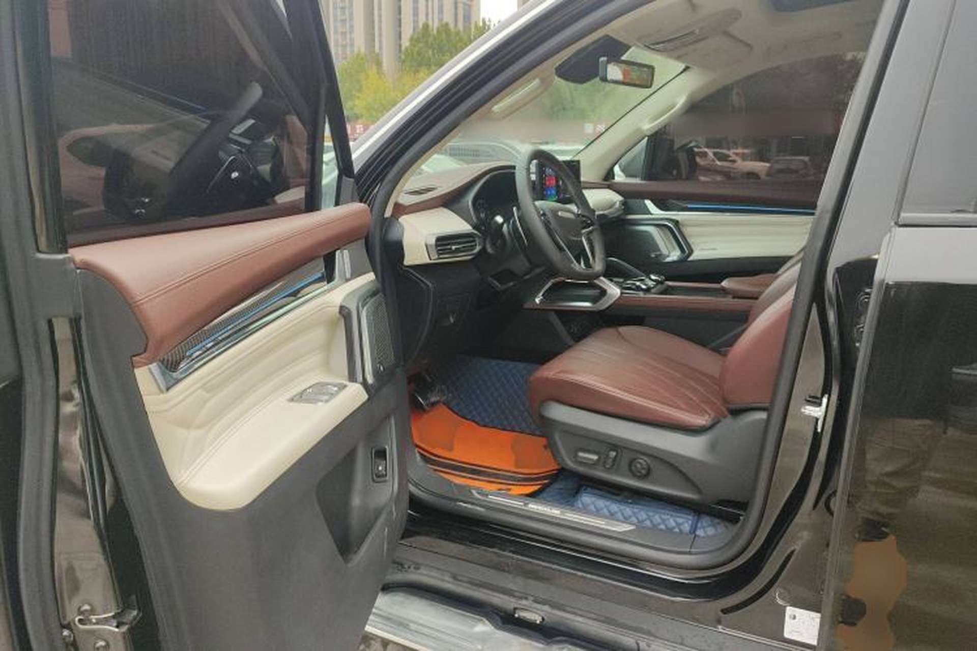 Used SAIC MAXUS Territory 2023 2.0T All-Out Flagship Version 6 Seats Interior 3
