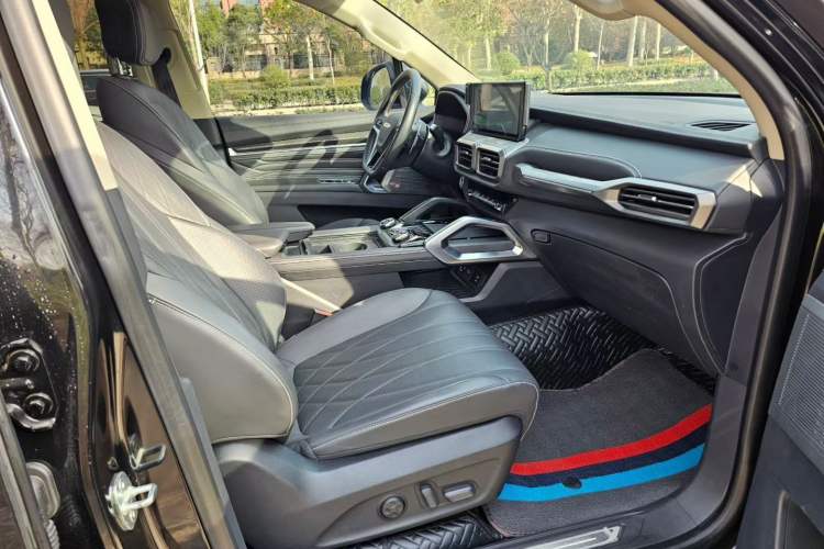 Used SAIC MAXUS Territory 2023 2.0T Cross-Country Luxury Edition 6 Seats Interior 3